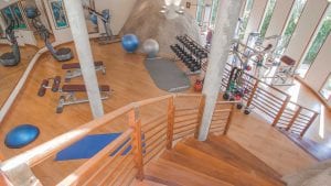 การฝึกน้ําหนักที่เกาะสมุยประเทศไทย